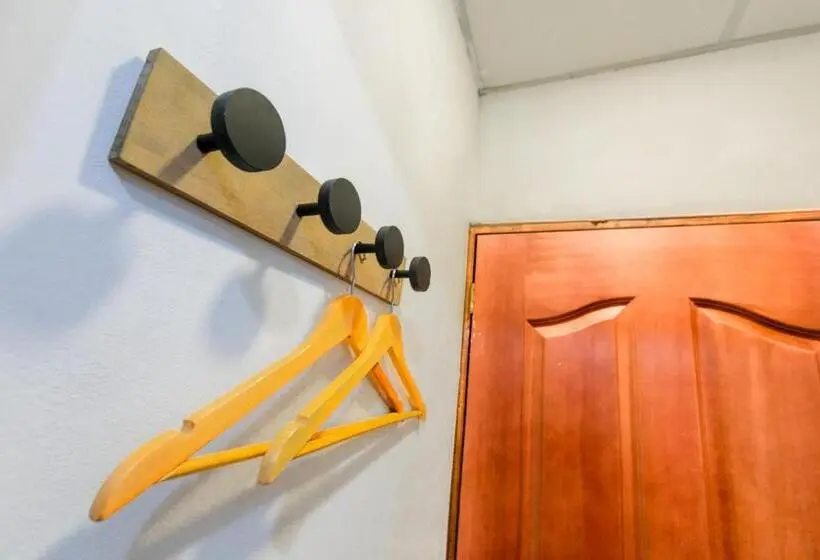 اتاق استاندارد یک نفره, Friendly House