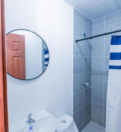 اتاق استاندارد یک نفره, Friendly House