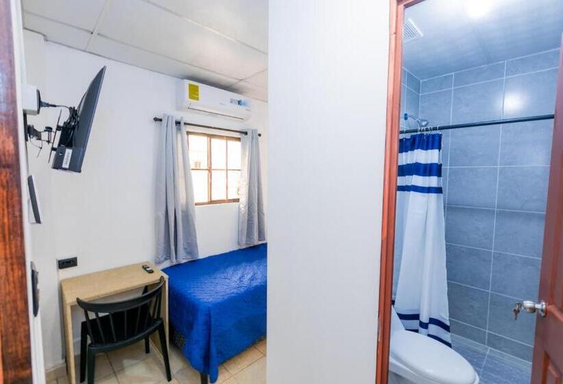 اتاق استاندارد یک نفره, Friendly House