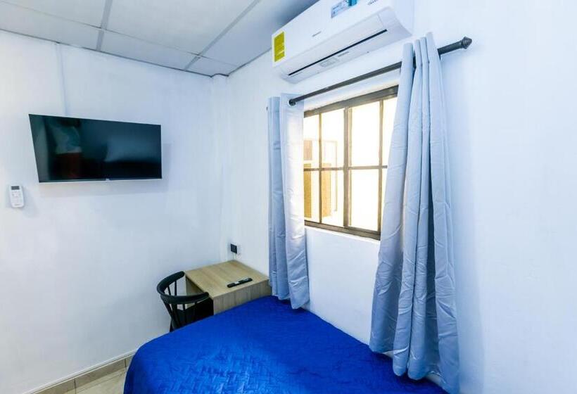 اتاق استاندارد یک نفره, Friendly House