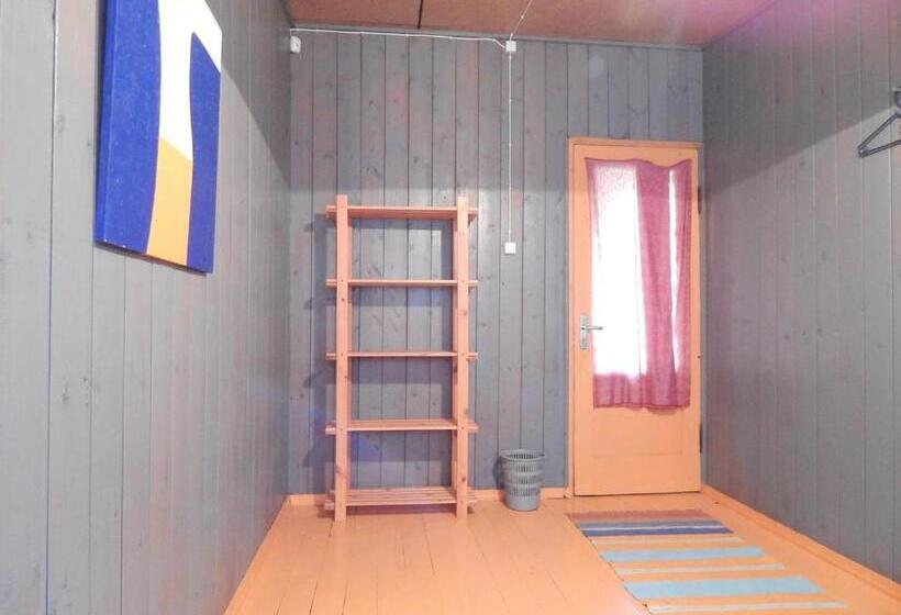 اتاق استاندارد سه تخته با سرویس بهداشتی مشترک, Järveääre Majutus