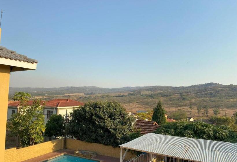 חדר סטנדרט עם מרפסת, Lizzards Villa Guest House