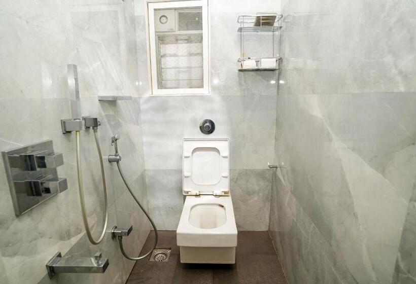 Standard room with outdoor bath, Zenith Homes   Powai Suites