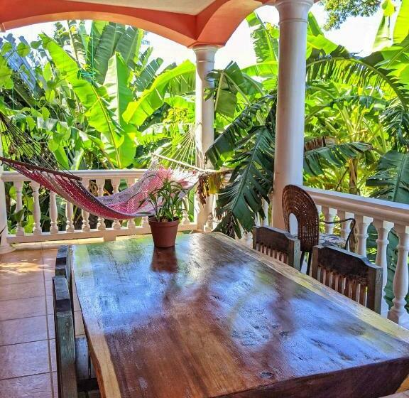 Deluxe Suite King Bed, Seaside Inn Roatan