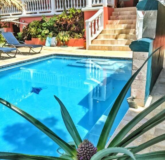 Deluxe Suite King Bed, Seaside Inn Roatan