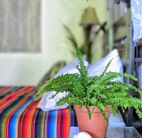 Deluxe Suite King Bed, Seaside Inn Roatan