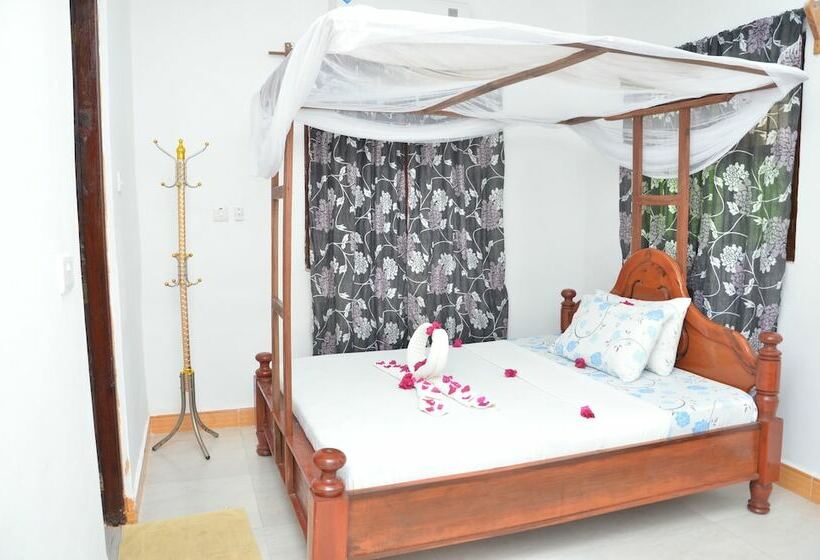 اتاق استاندارد یک نفره, Bagamoyo Spice Villa