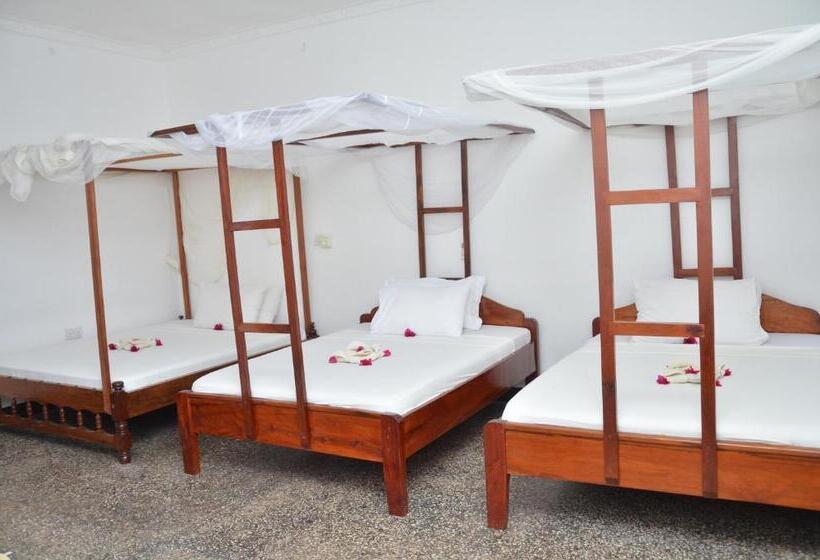 חדר סטנדרט לארבעה, Bagamoyo Spice Villa