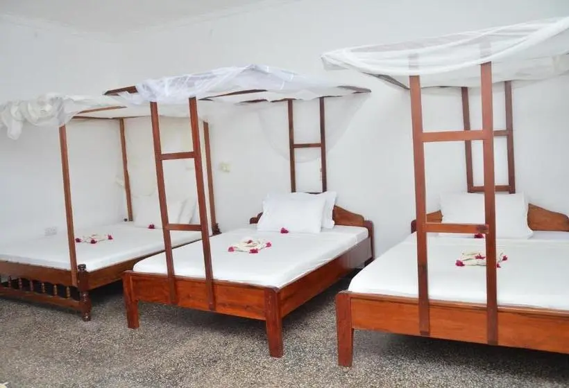 スタンダード４人部屋, Tumaini Bungalows