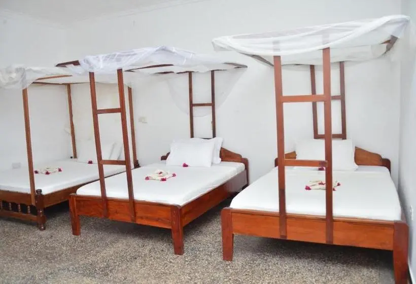 スタンダード４人部屋, Tumaini Bungalows