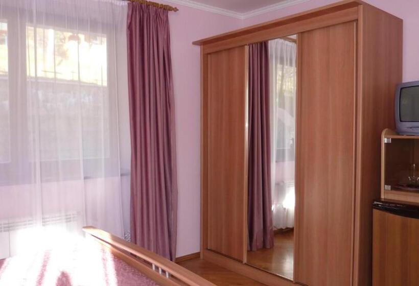 جناح جونيور, Goverla