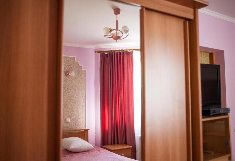 جناح جونيور, Goverla