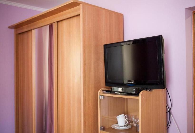 جناح جونيور, Goverla