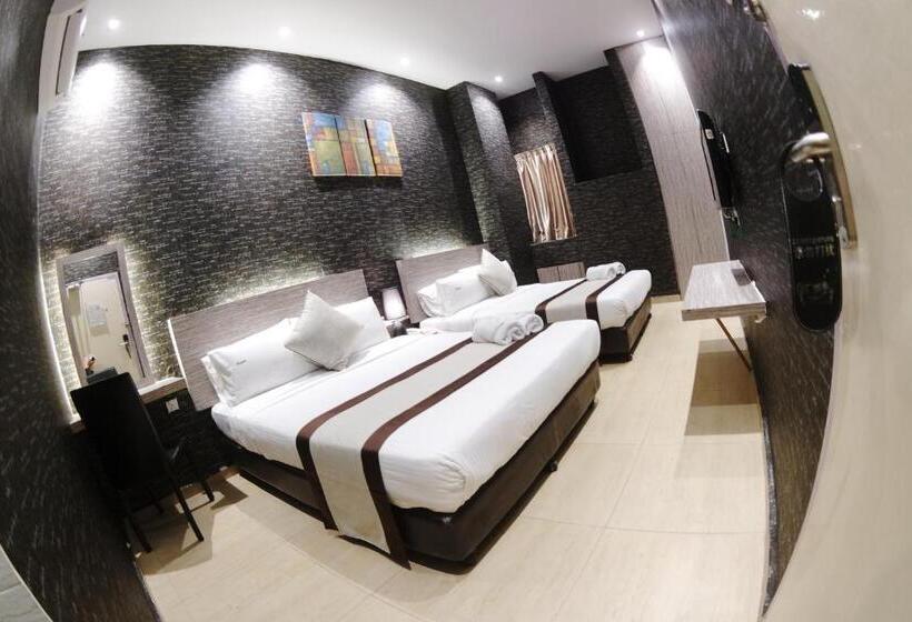 جناح جونيور, Here