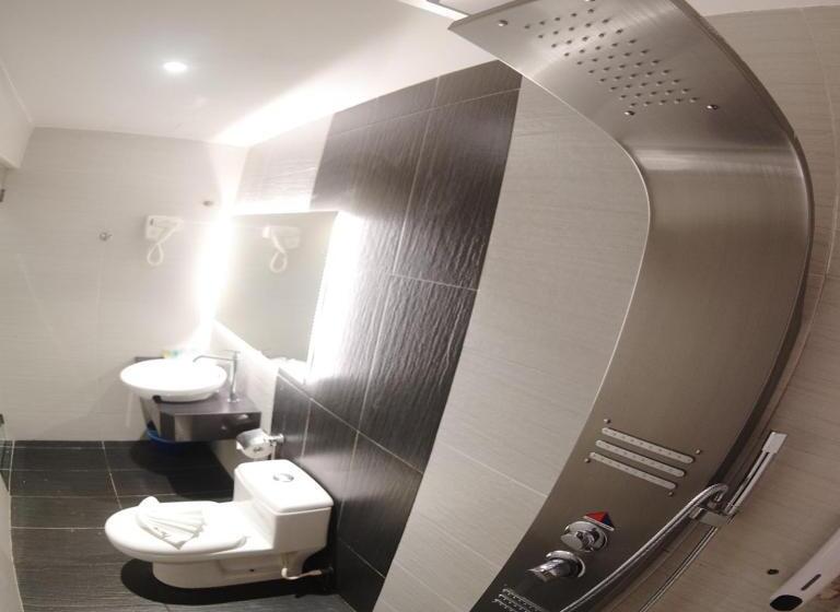 غرفة سوبيريور, Here