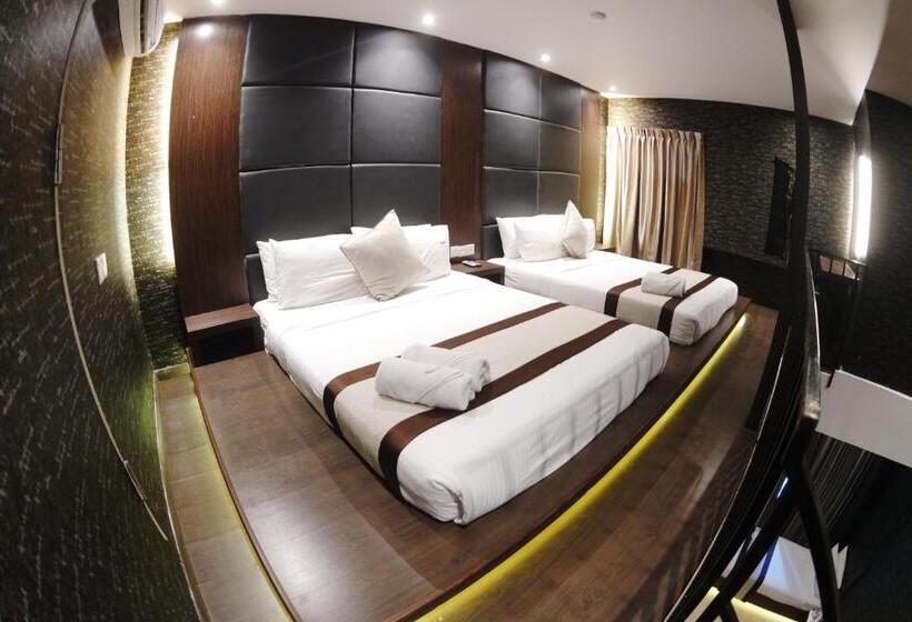 جناح ديلوكس, Here