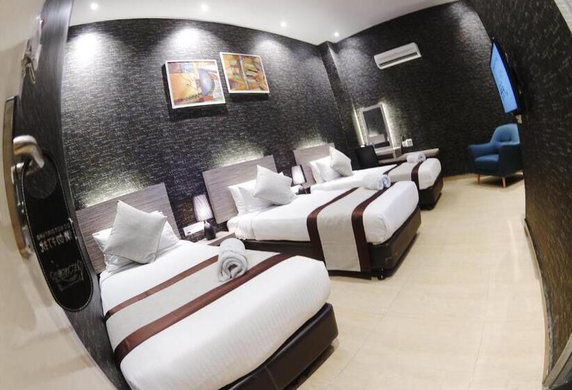 غرفة ديلوكس ثلاثية, Here