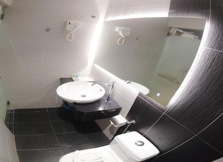 غرفة قياسية, Here