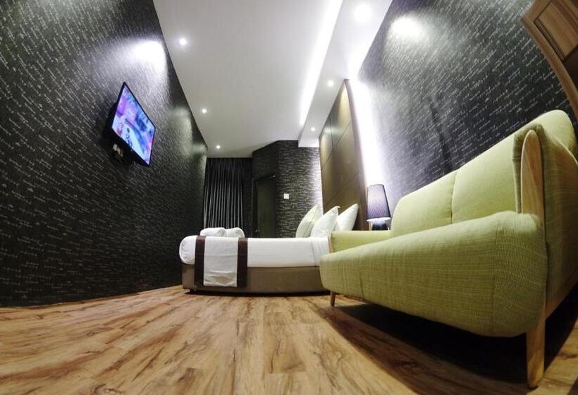 غرفة بريميوم, Here