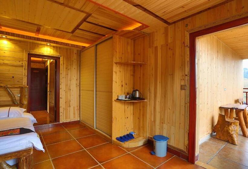 Quarto Familiar, Longji Holiday