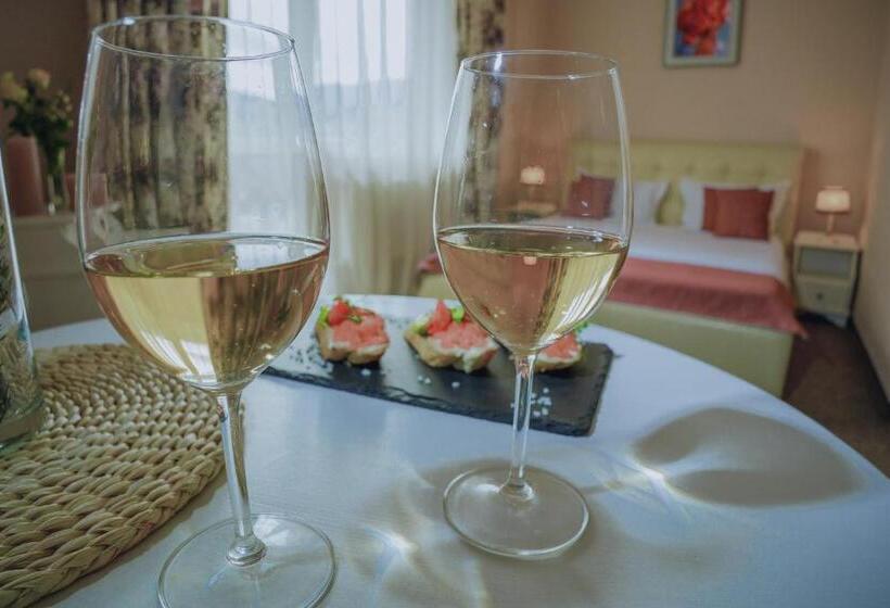 اتاق سوپریور سه تخته, &restaurant Premium Club