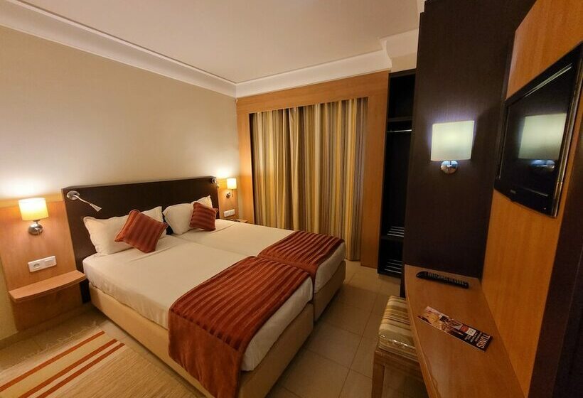 اتاق استاندارد, Tiba