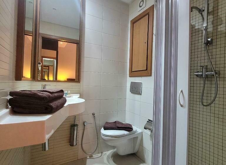 اتاق استاندارد یک نفره, Tiba