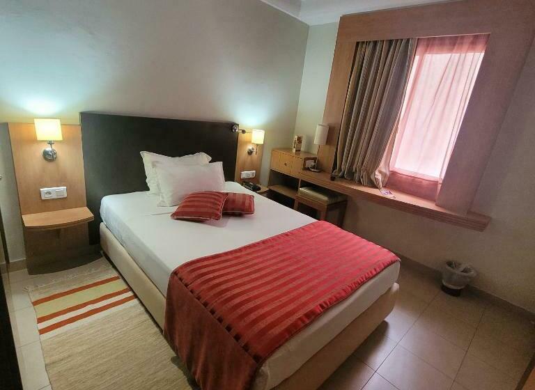 اتاق استاندارد یک نفره, Tiba