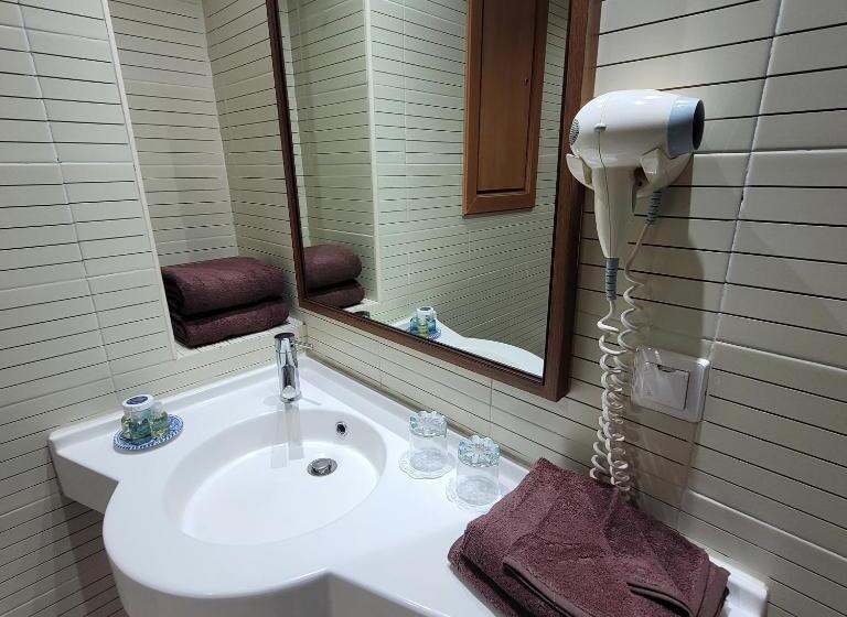 اتاق استاندارد, Tiba