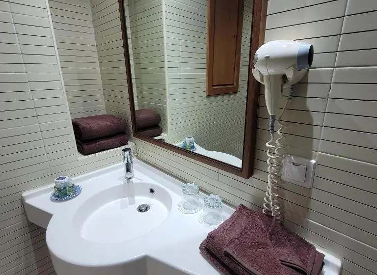 اتاق استاندارد, Tiba