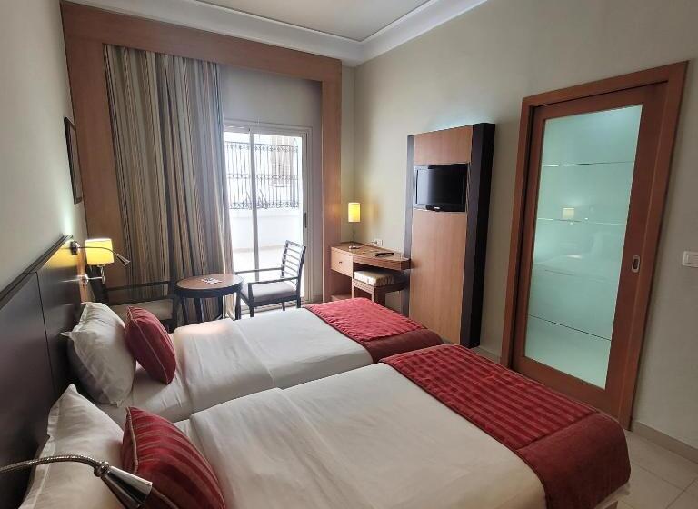 اتاق استاندارد, Tiba