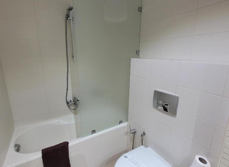 Mini Suite, Tiba