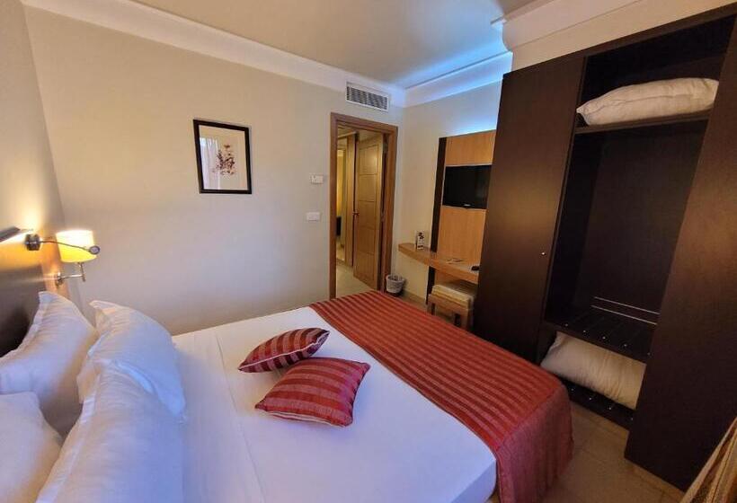 Mini Suite, Tiba
