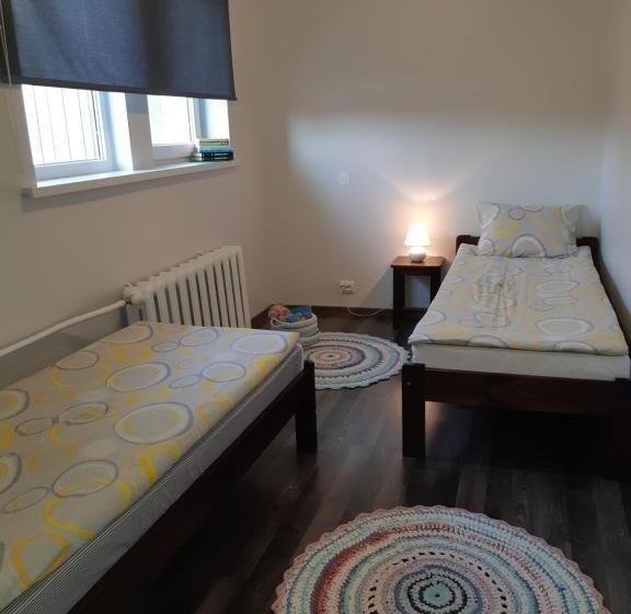 اتاق خانوادگی, Ovelia B&b