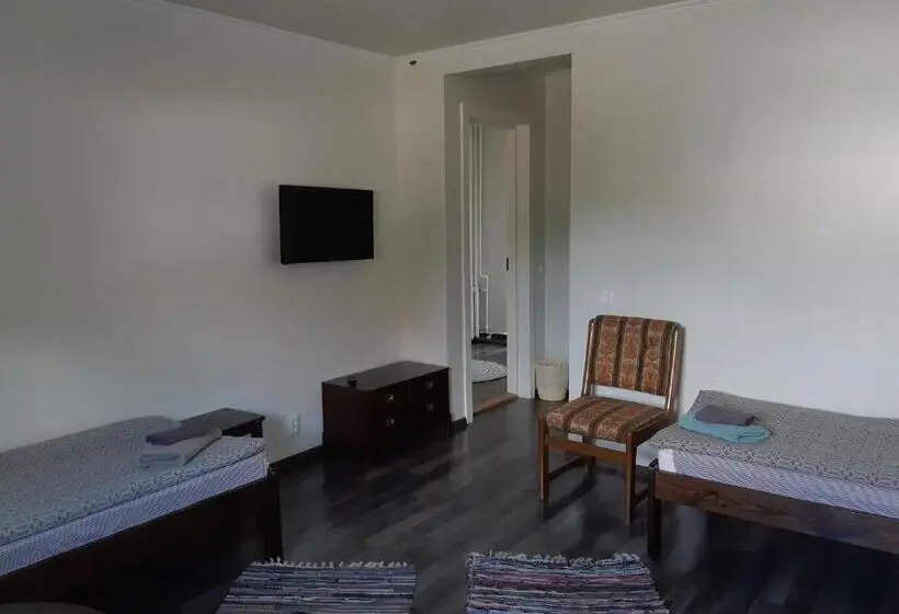 اتاق استاندارد سه نفره, Ovelia B&b