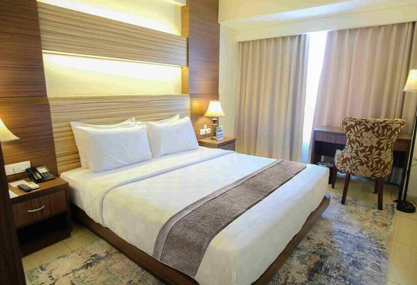 سوییت جونیور, Sapphire Sky Hotel & Conference