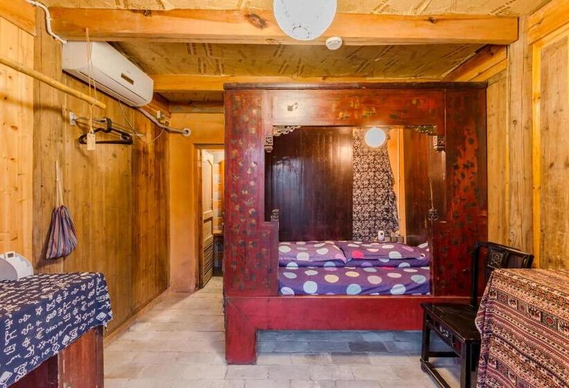 Номер Стандарт Вид на Озеро, Xidi Kunlun International Hostel