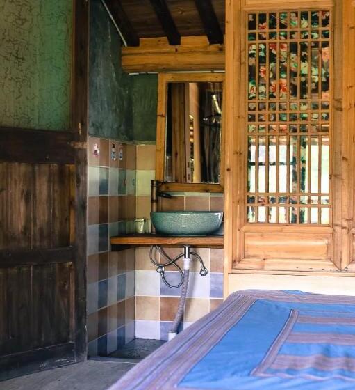Номер Стандарт Вид на Сад, Xidi Kunlun International Hostel