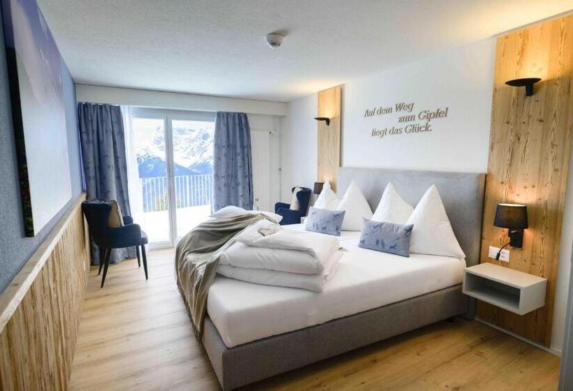 غرفة قياسية مزوَّدة بتراس, Alphotel Biel Kinzig   Access By Cable Car Only!