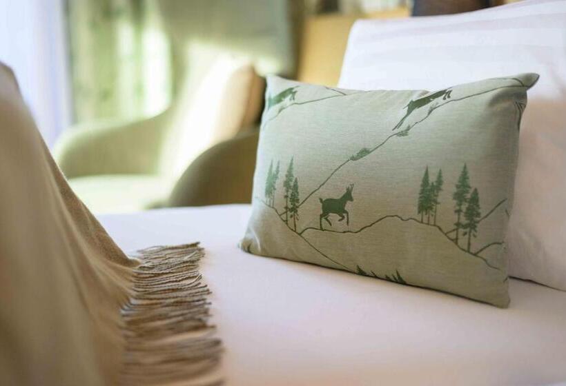 غرفة قياسية مزوَّدة بشُرفة, Alphotel Biel Kinzig   Access By Cable Car Only!