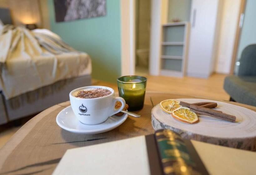 标准间带阳台, Alphotel Biel Kinzig   Access By Cable Car Only!