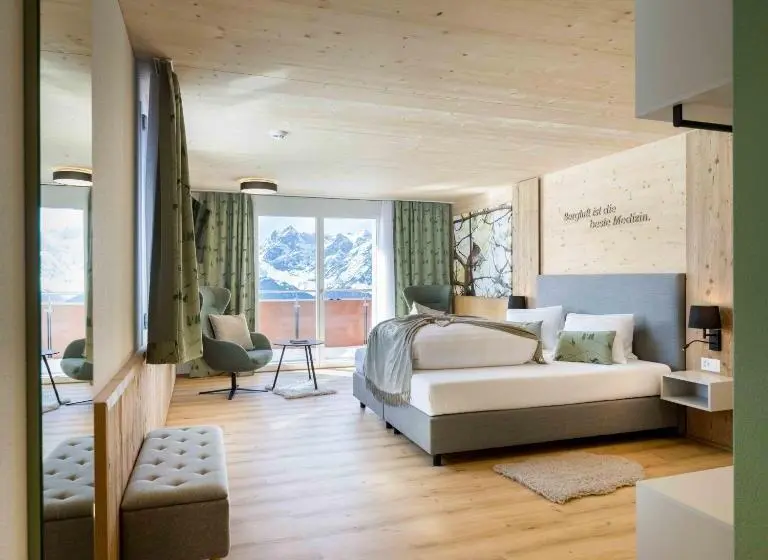 バルコニー付きスタンダードルーム, Alphotel Biel Kinzig   Access By Cable Car Only!