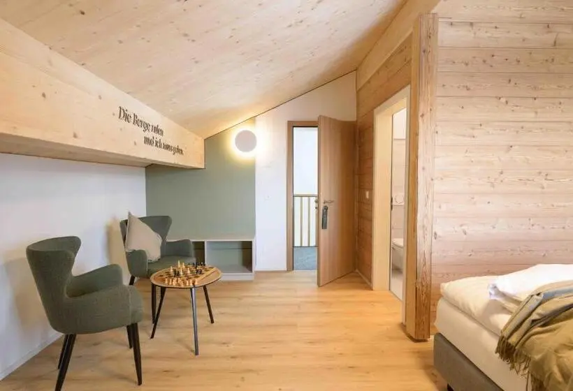 マウンテンビュースタンダードルーム, Alphotel Biel Kinzig   Access By Cable Car Only!