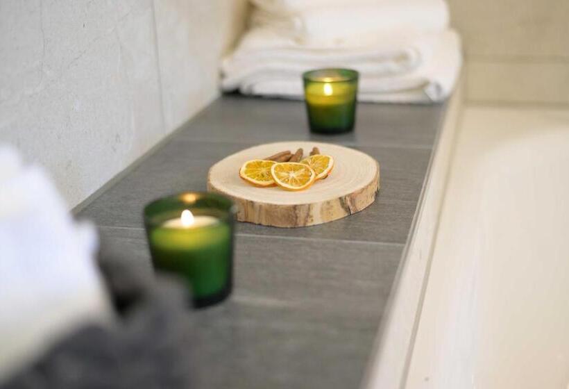 شقة 3 غرف, Alphotel Biel Kinzig   Access By Cable Car Only!