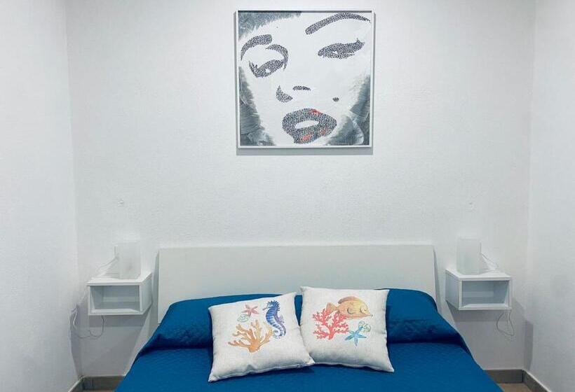 חדר סטנדרט לשלושה, Al Mare Fuori