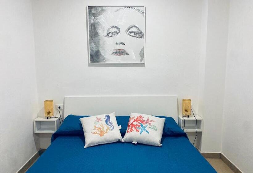 חדר סטנדרט לשלושה, Al Mare Fuori