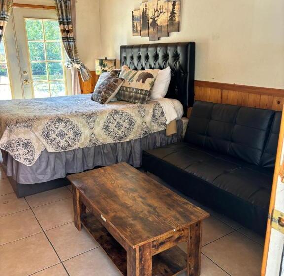 غرفة عائلية, Sequoia River Front Cabins