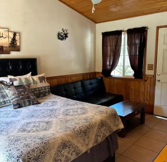 ファミリールーム, Sequoia River Front Cabins