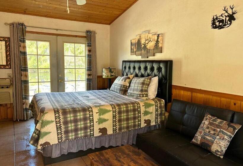 غرفة عائلية, Sequoia River Front Cabins