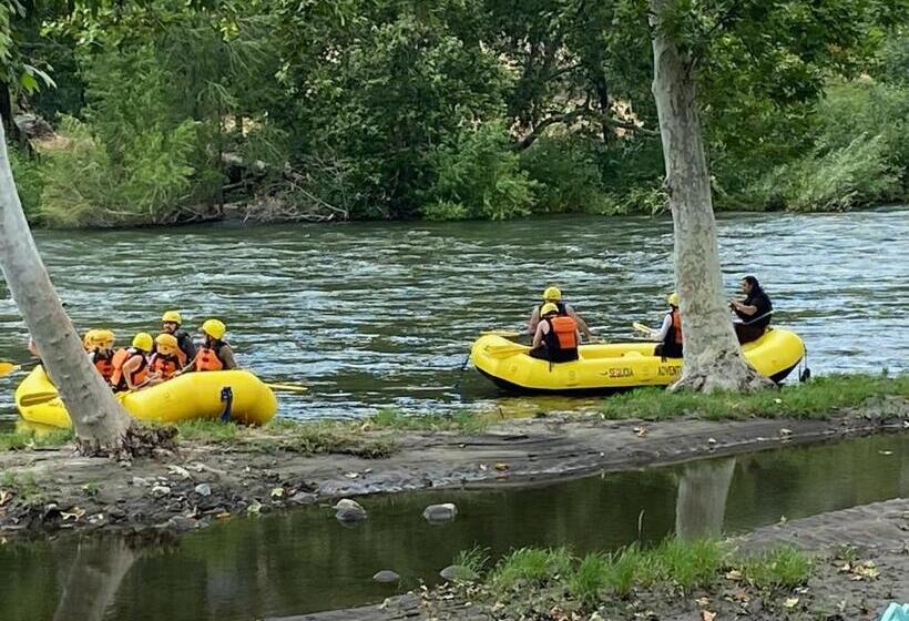 بنجلو قياسى, Sequoia River Front Cabins